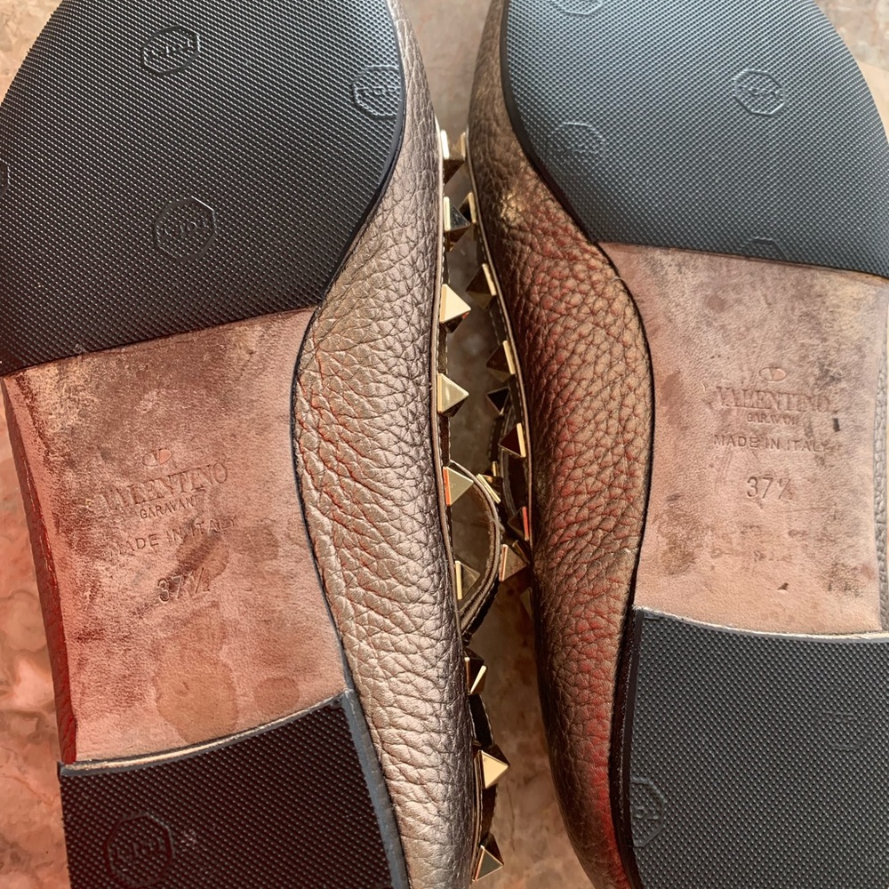❤️❤️SOLD❤️❤️Valentino studded flat shoes - Picture 6 of 8